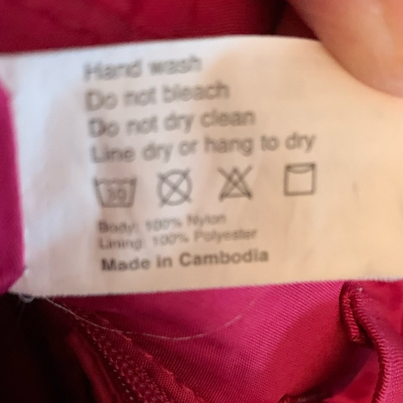 Baggallini multi pocket adjustable crossbody. - Picture 7 of 7